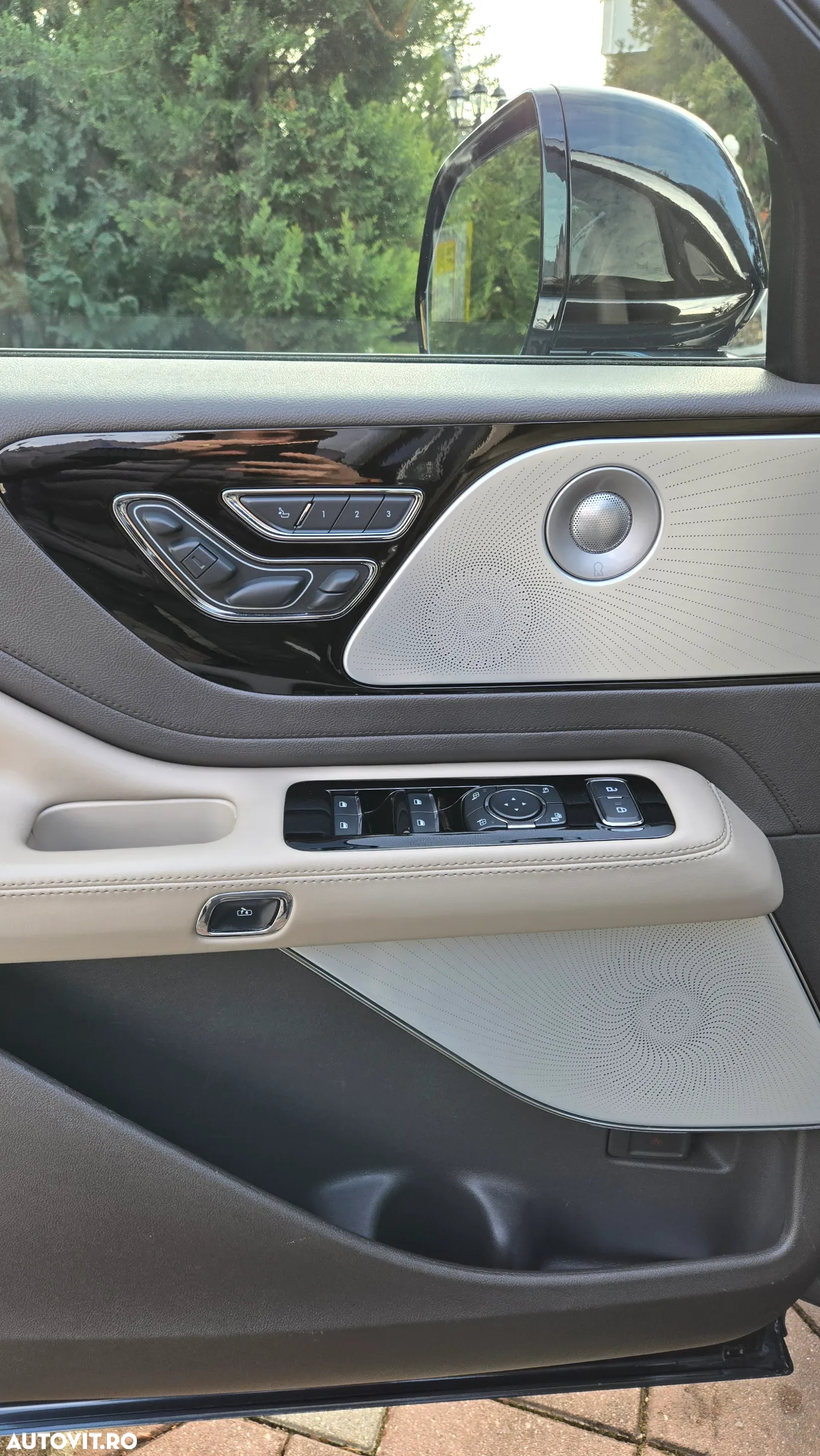 Lincoln Aviator - 20