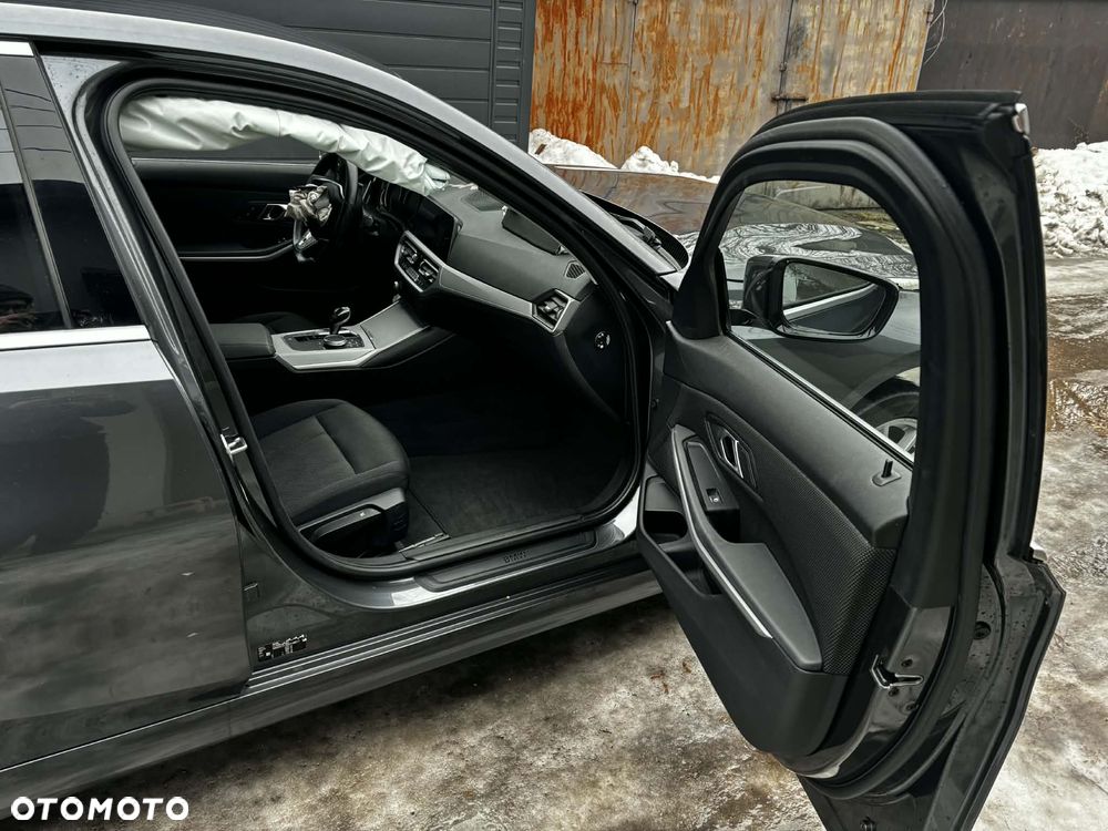 BMW Seria 3 318d Edition Luxury Line Purity - 23