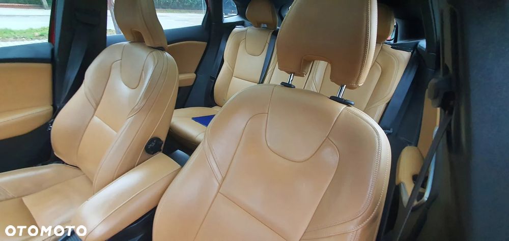 Volvo V40 D2 Inscription - 17