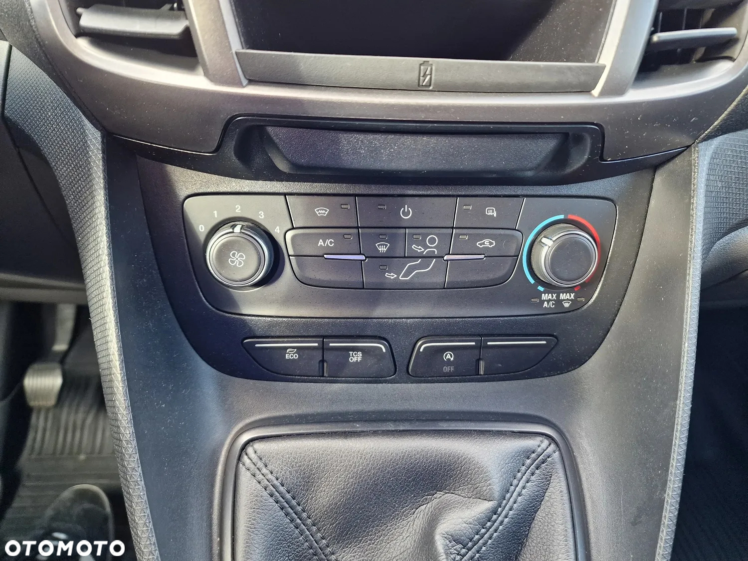 Ford Transit Connect - 11
