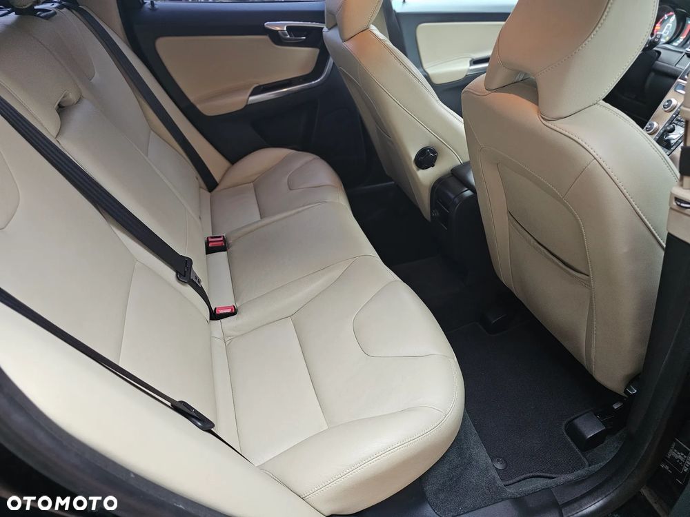 Volvo XC 60 D4 AWD Geartronic Summum - 21