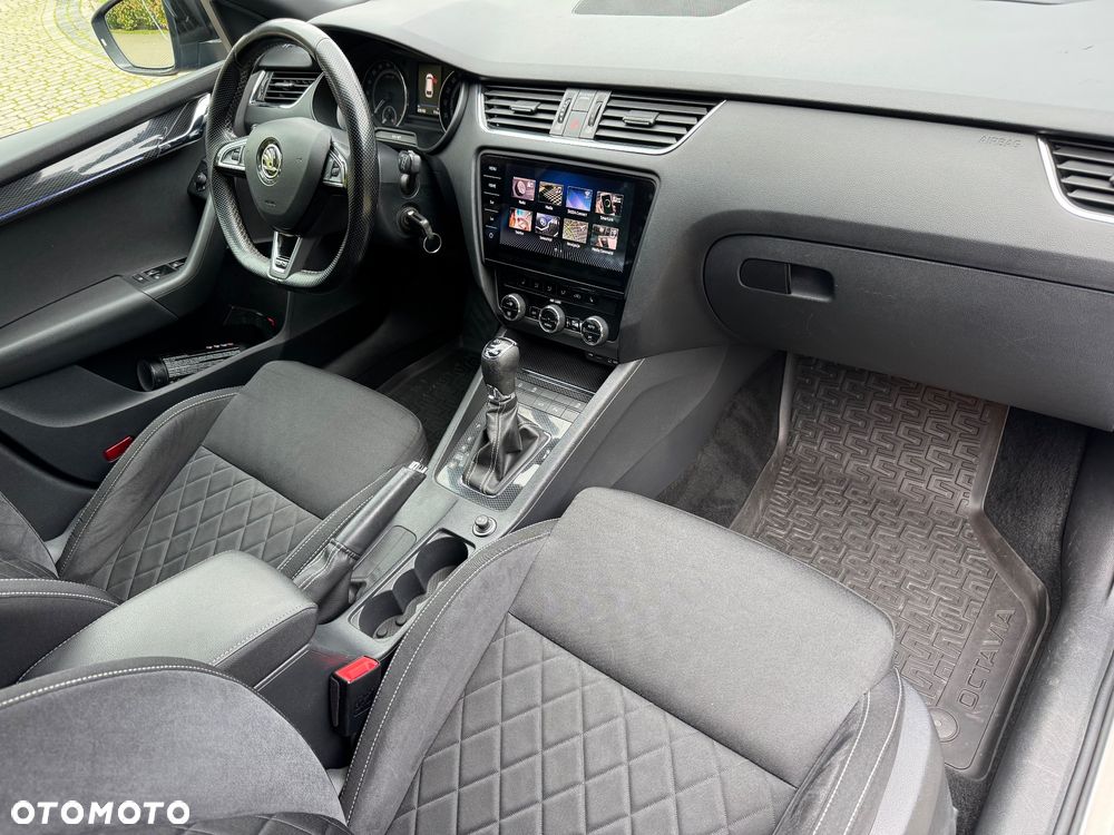 Skoda Octavia 2.0 TDI DSG RS - 31