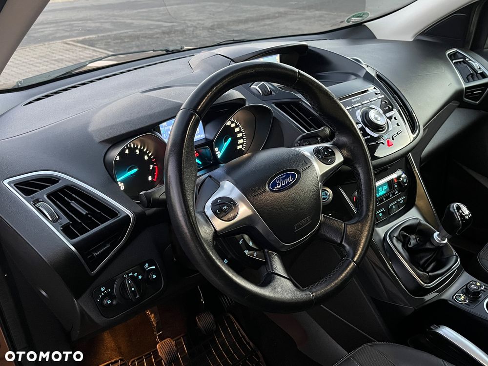 Ford Kuga 1.6 EcoBoost 2x4 Titanium - 23