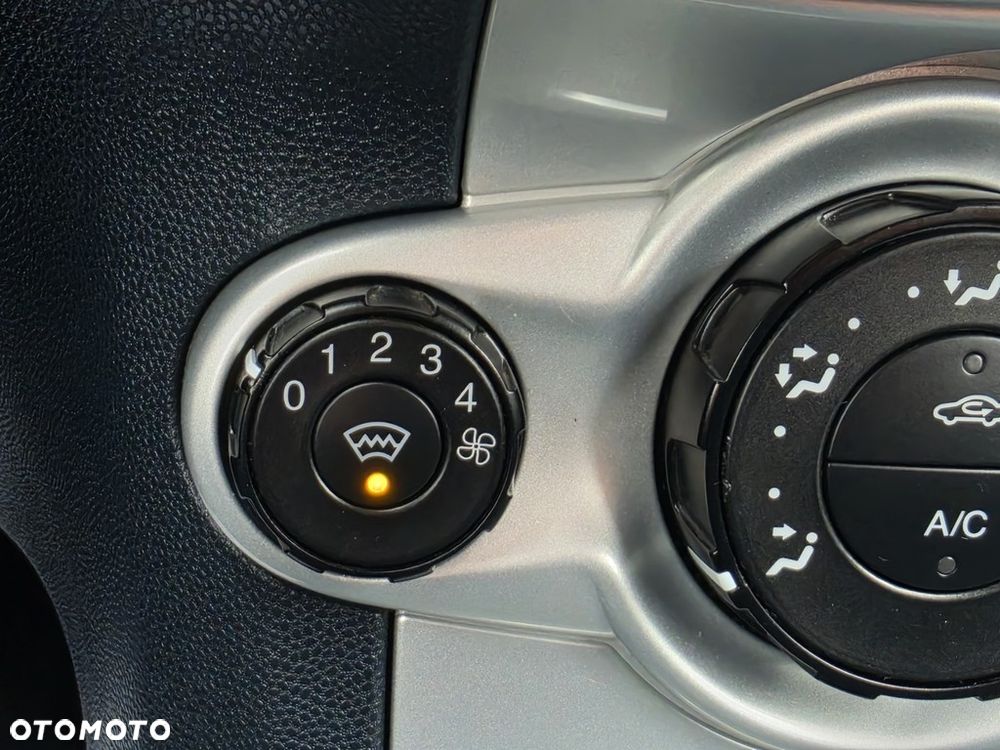 Ford Fiesta 1.4 Champions Edition - 32