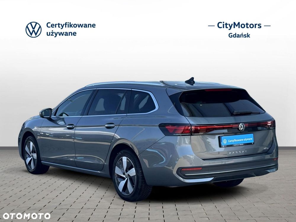 Volkswagen Passat - 4