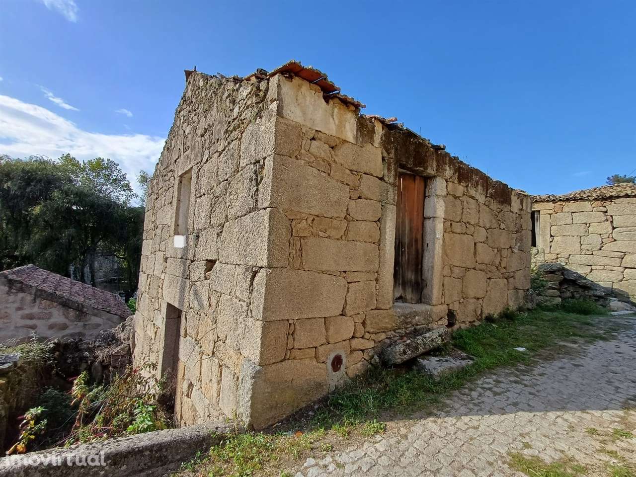 Moradia para Restaurar T0 Venda em Vila Franca da Serra,Gouveia - Grande imagem: 2/4