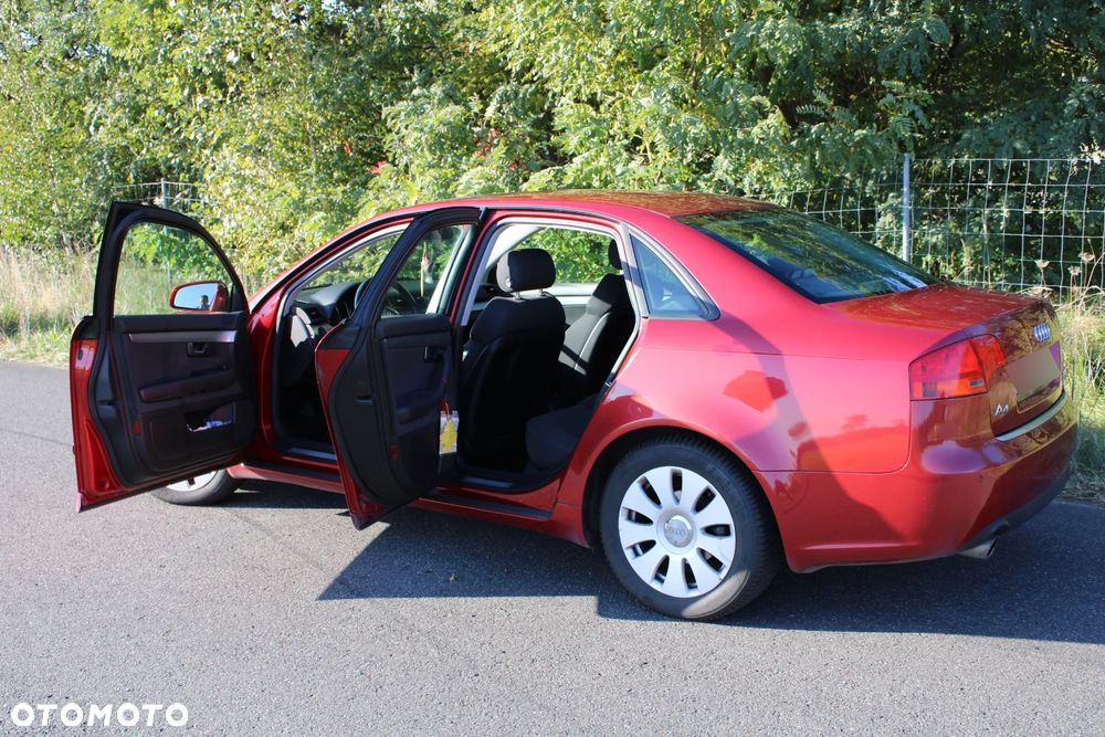 Audi A4 Limousine - 11