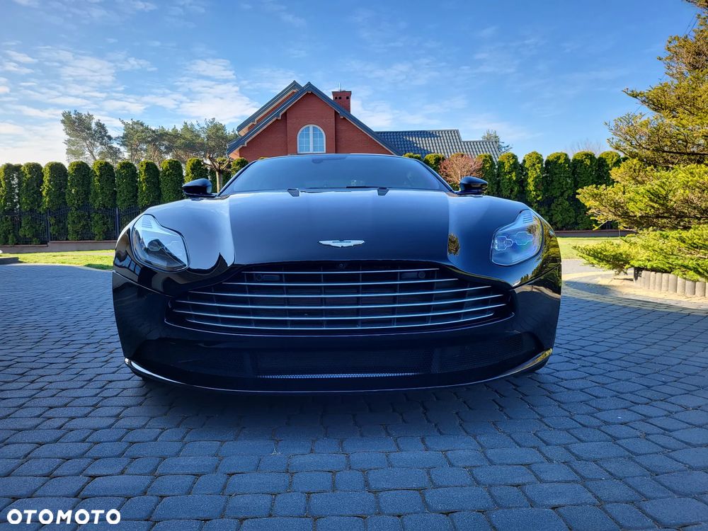 Aston Martin DB11 Launch Edition - 4