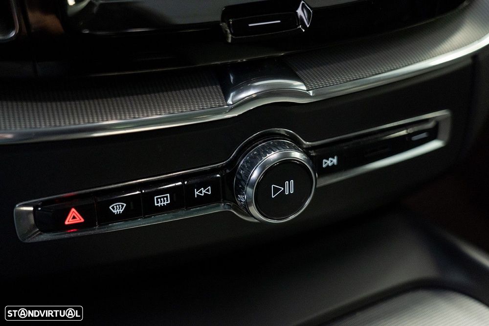 Volvo XC 60 2.0 T6 PHEV Plus Dark AWD - 40