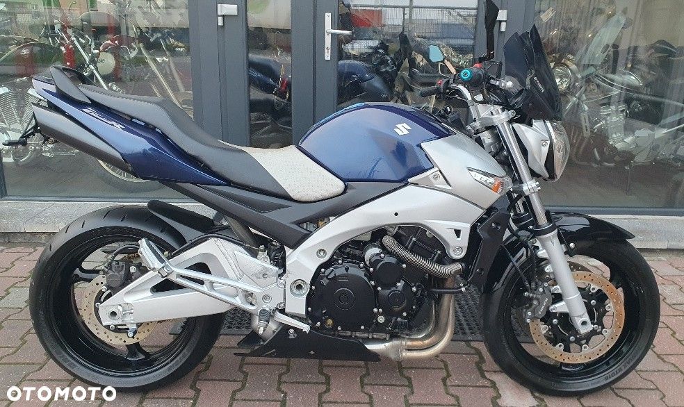 Suzuki GSR - 16