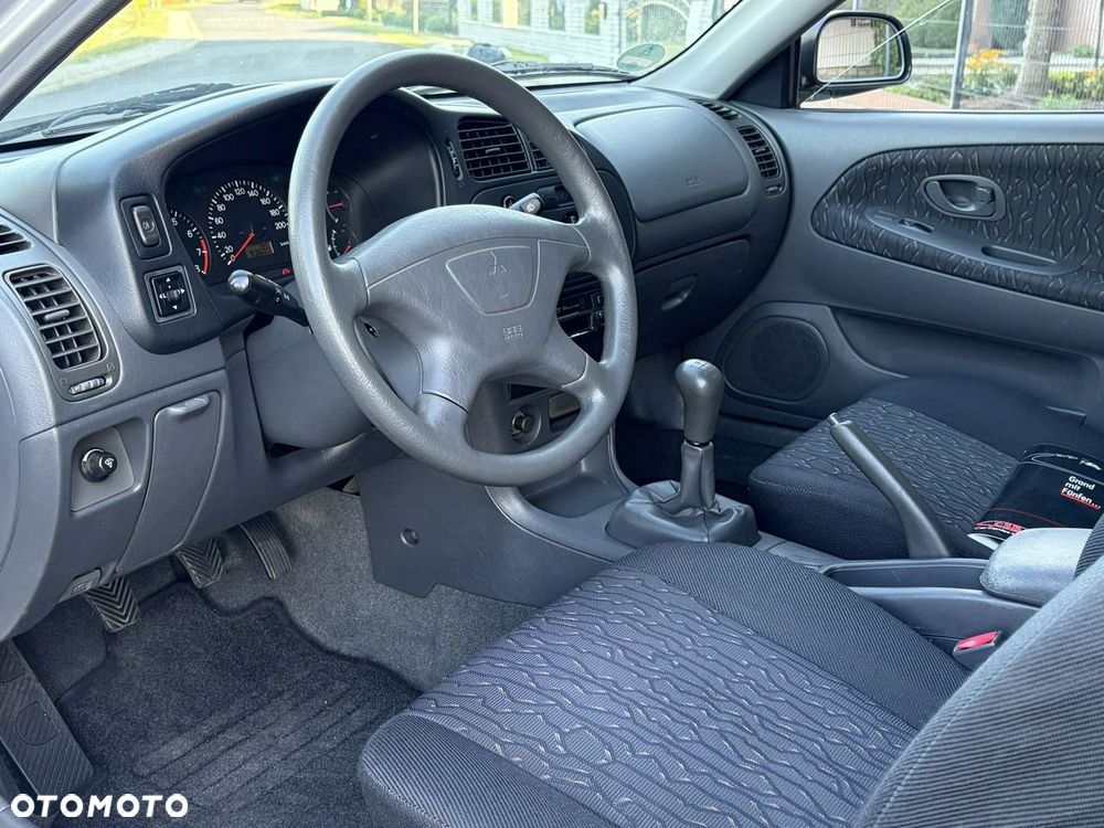 Mitsubishi Colt - 10