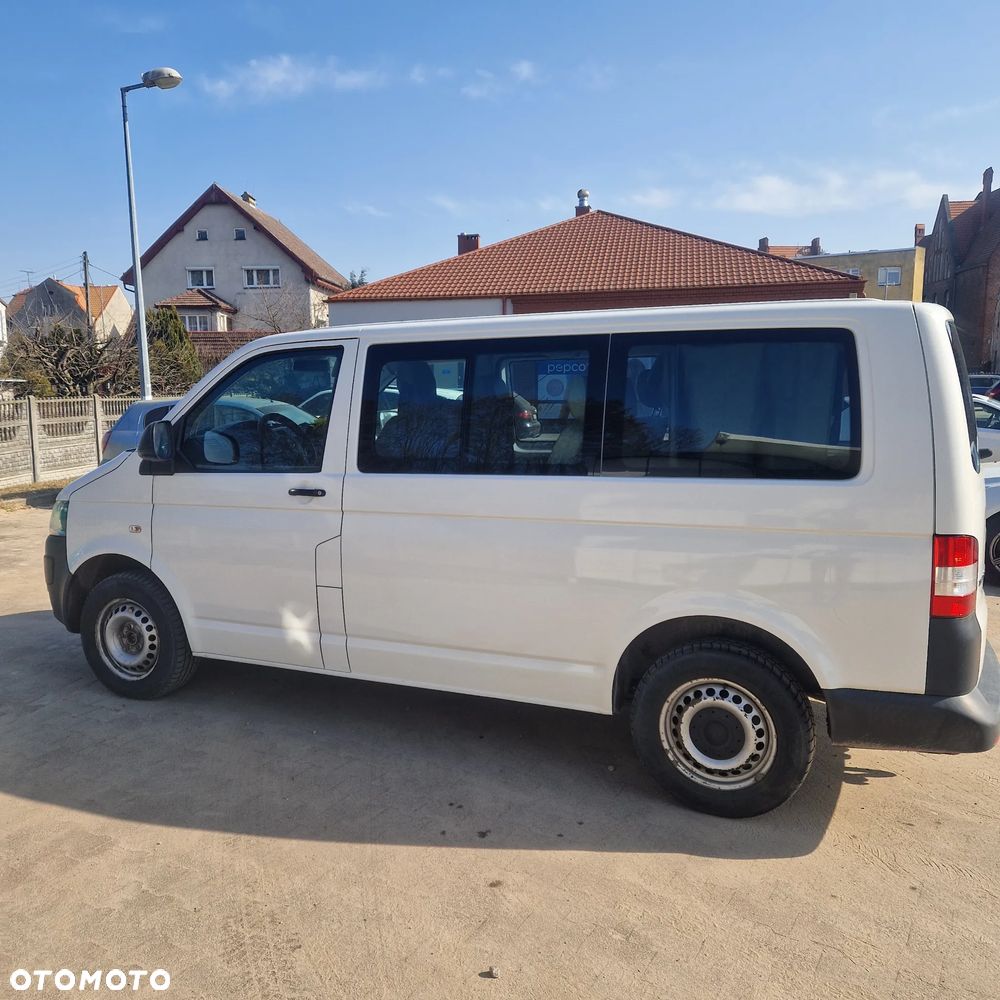 Volkswagen Caravelle - 1