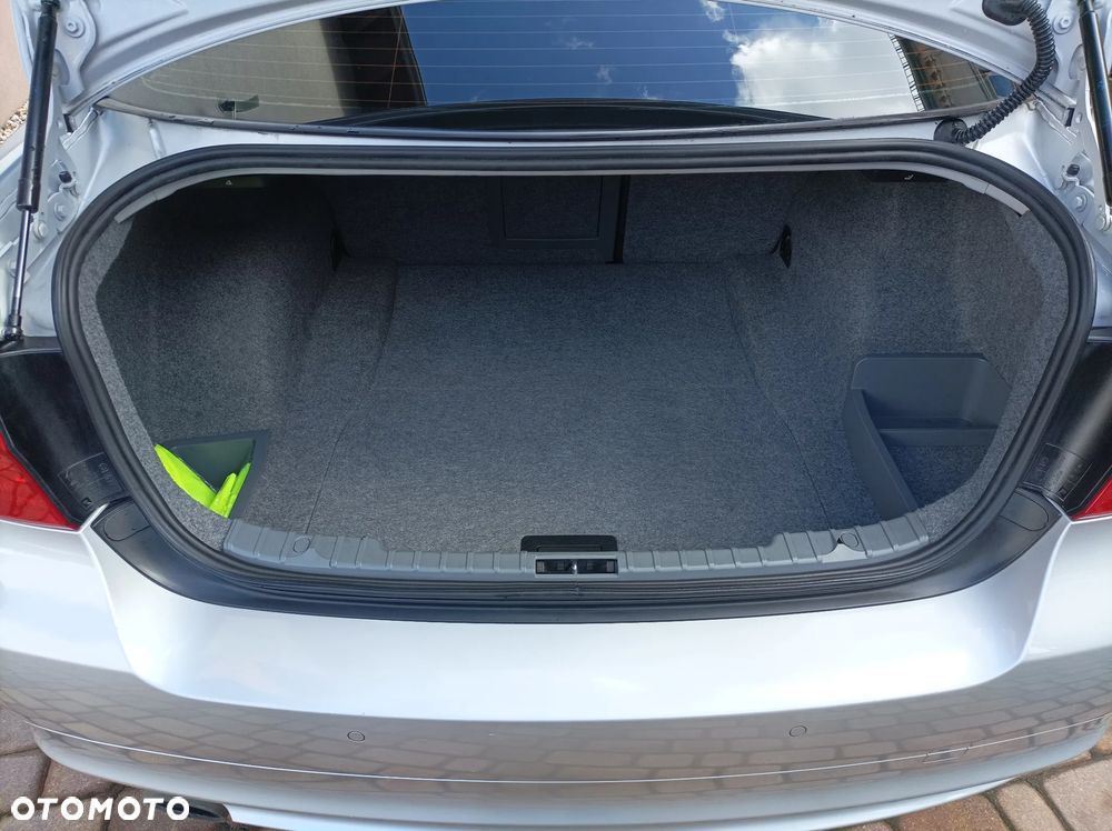 BMW Seria 3 320d DPF Efficient Dynamics Edition - 29