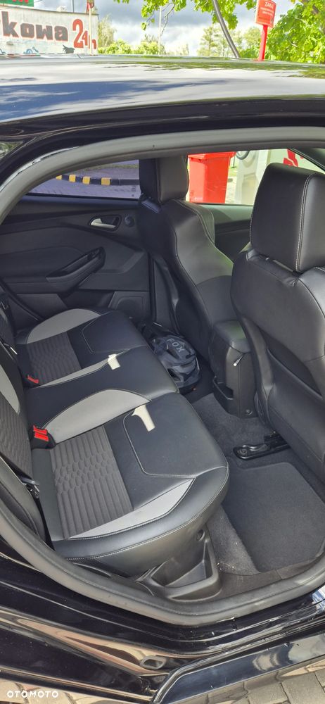 Ford Focus 2.0 EcoBoost ST mit Leder-Sport-Paket - 8