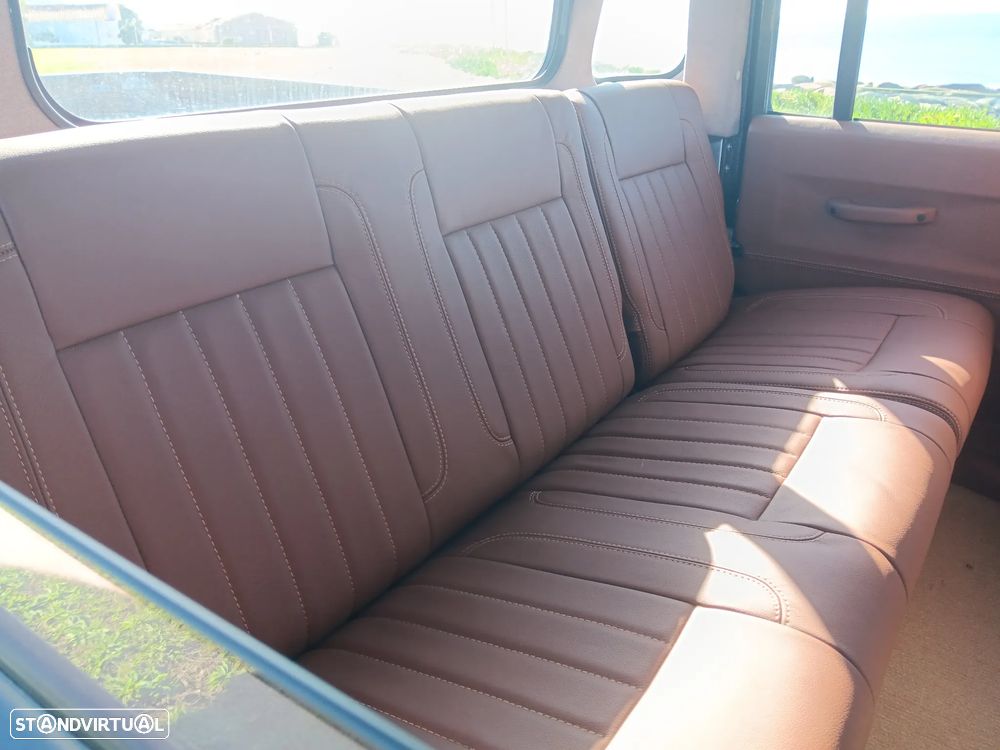 Land Rover Defender - 25