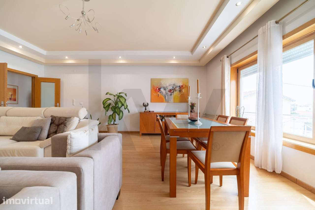 Apartamento T3 com Suite, Arrecadação e Garagem para 3 Carros - Grande imagem: 3/37