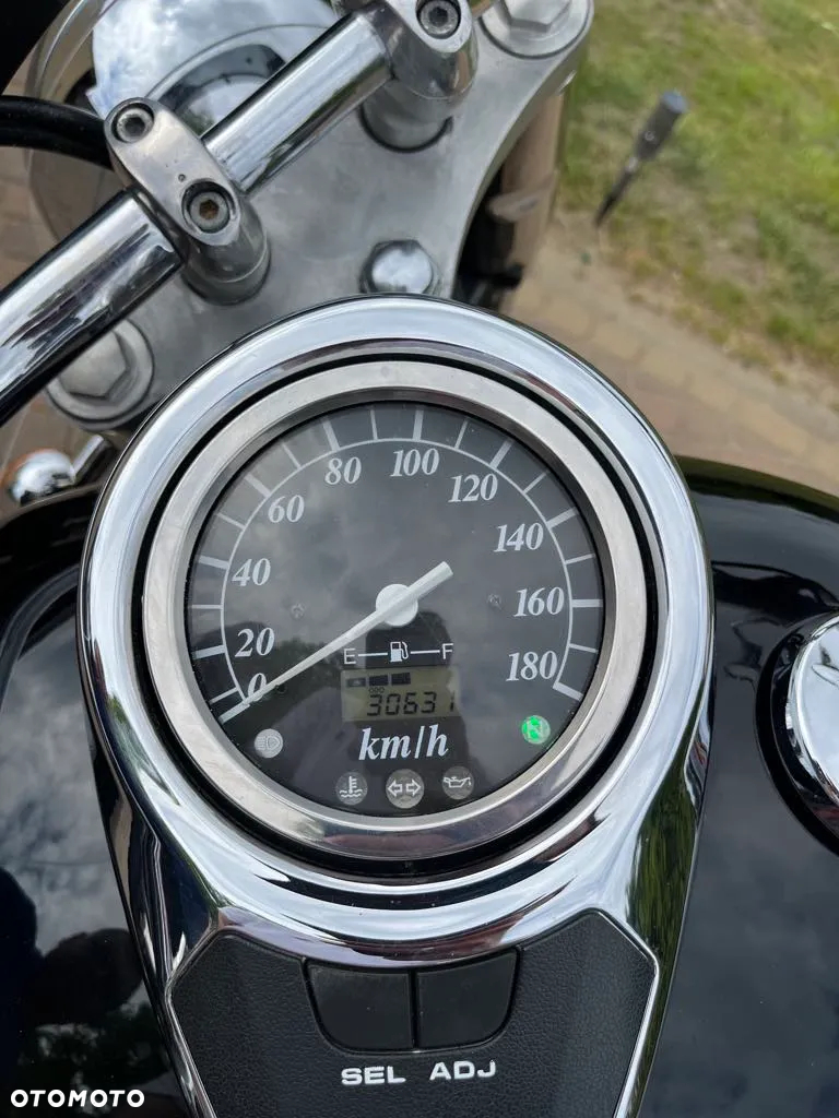 Suzuki VL 800 Volusia - 12