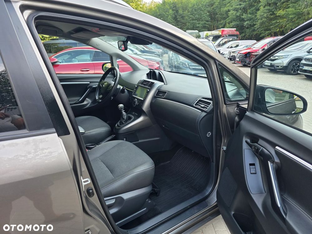 Toyota Verso 1.8 Premium 7os - 18