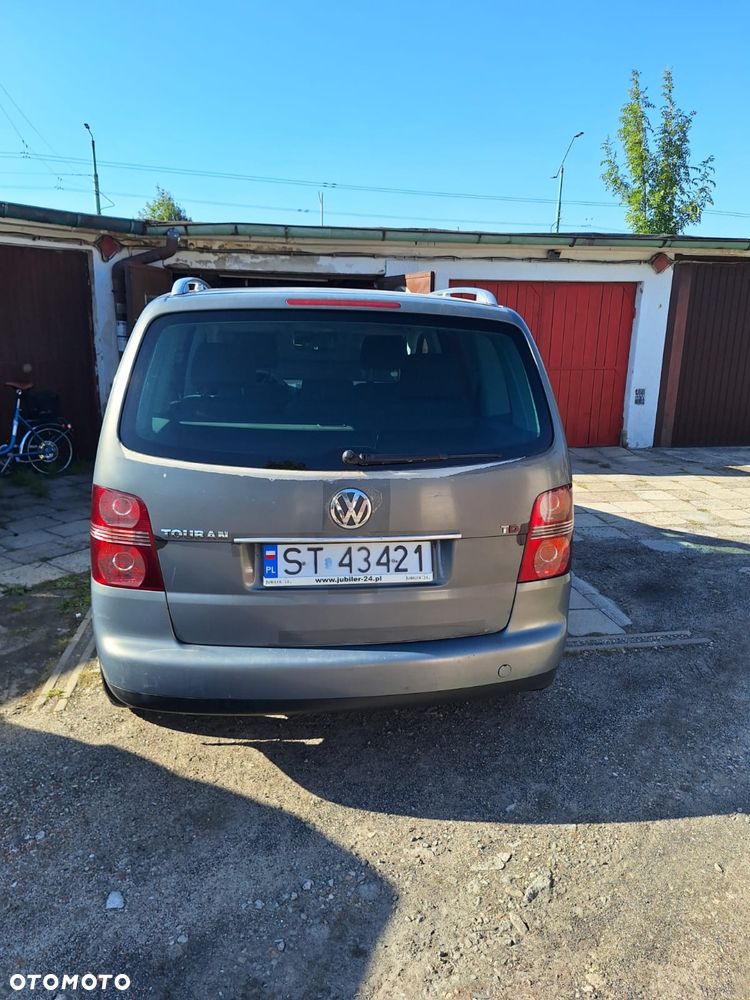 Volkswagen Touran - 4