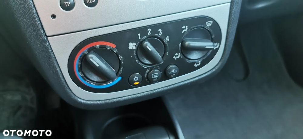 Opel Corsa 1.2 16V Enjoy - 15