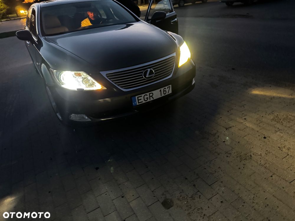 Lexus LS - 8