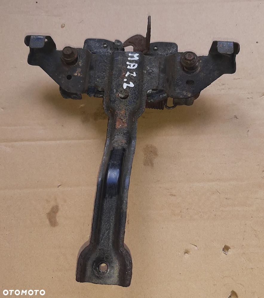 Mazda 2 II zamek maski wspornik 2007-14