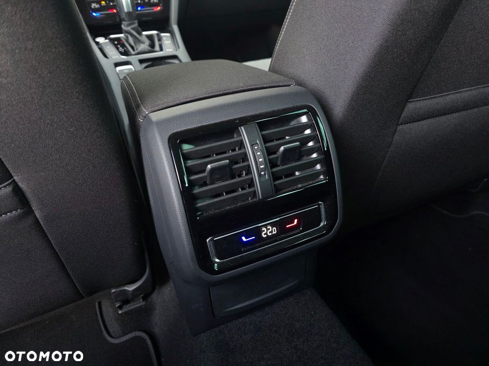 Volkswagen Passat Variant 2.0 TDI EVO Business DSG - 16