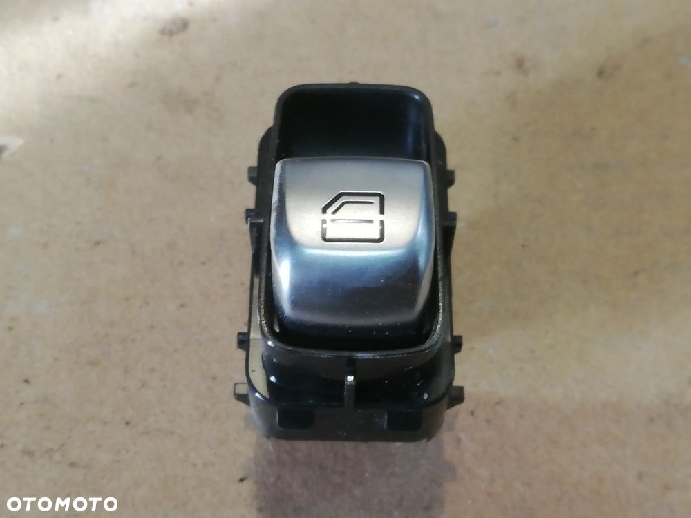 Przełącznik MERCEDES-BENZ C (W205) A2059051513 2.1L diesel 150kW 2017 Przełącznik MERCEDES-BENZ C (W205) A2059051513