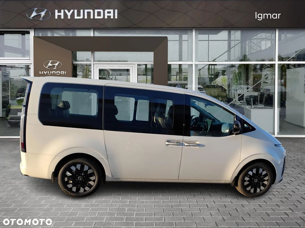Hyundai Staria 1.6 T-GDI HEV Luxury - 7