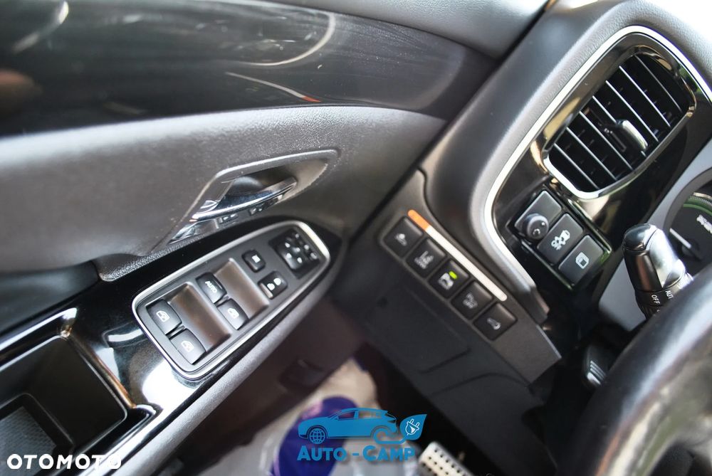 Mitsubishi Outlander Instyle NAVI + - 28