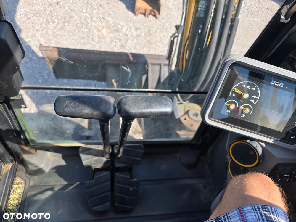 JCB - 5