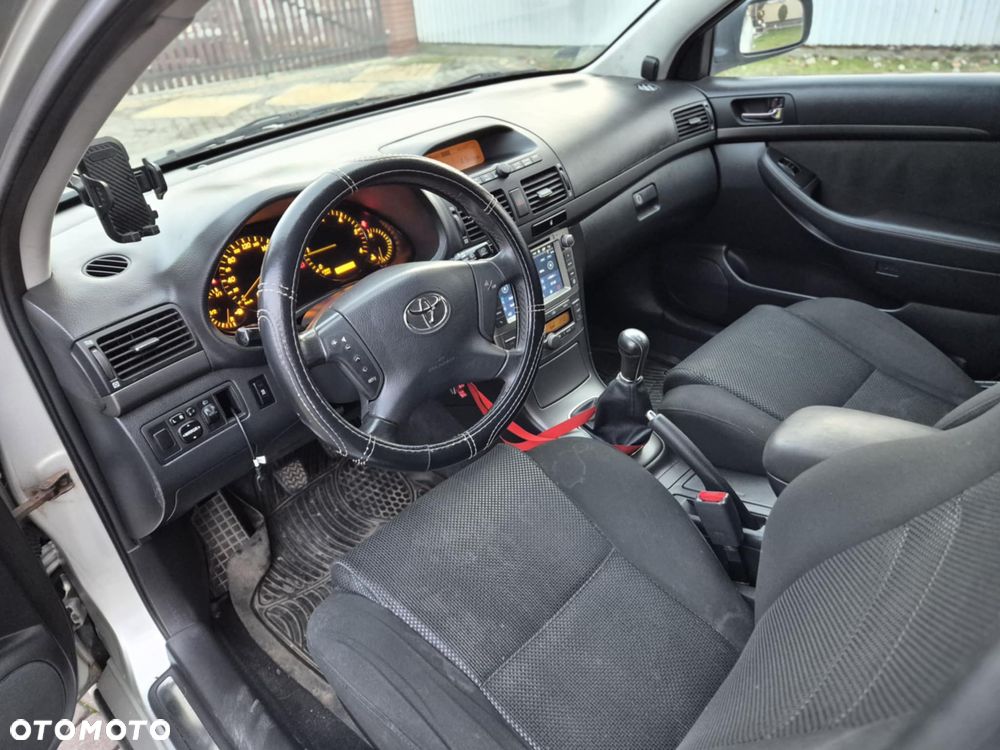 Toyota Avensis 2.0 D-4D Combi - 12