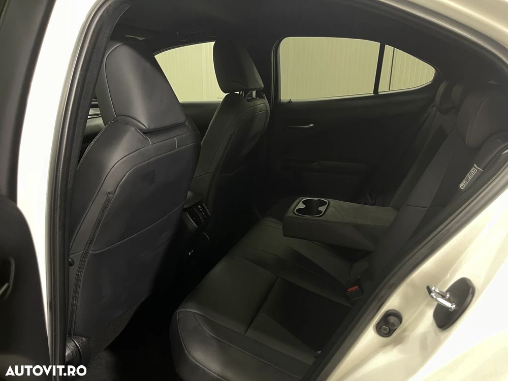 Lexus UX 250h Executive Line - 12