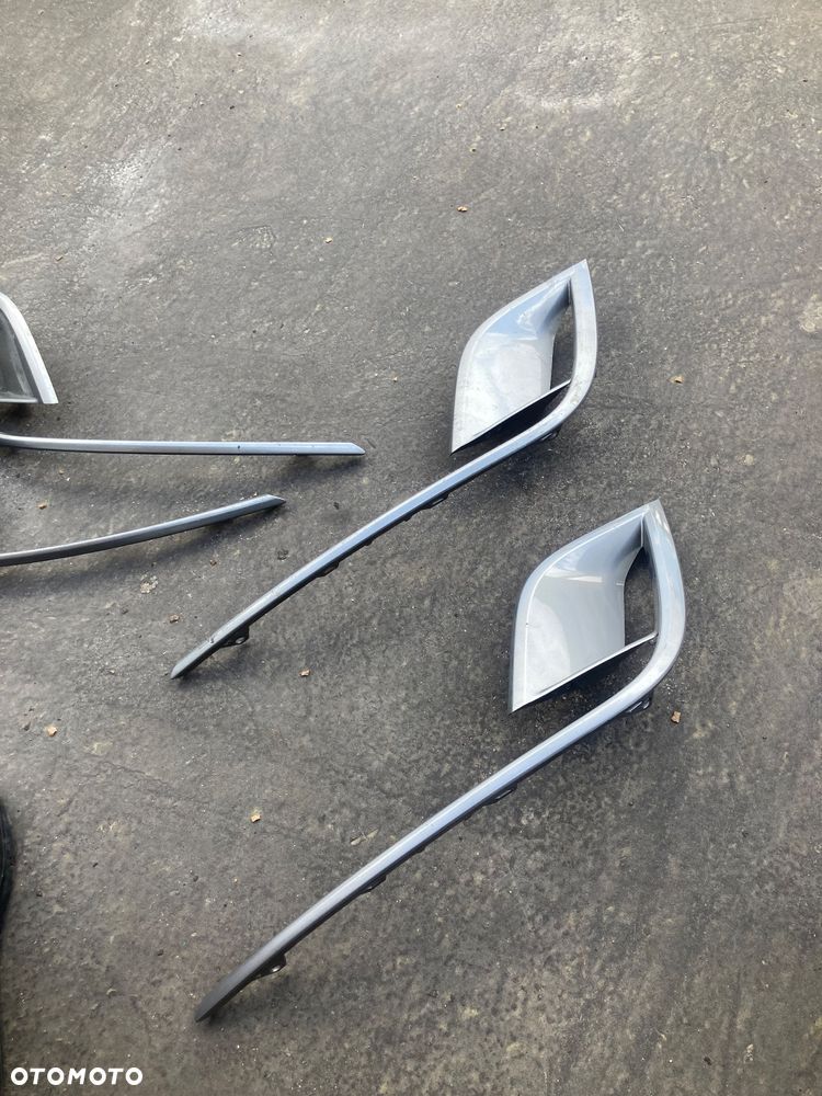 RENAULT Megane IV 4 GT prawa kratka ZDERZAKA  przedniego KRATKA halogenu W ZDERZAK  przedni  listwa halogen zaślepka