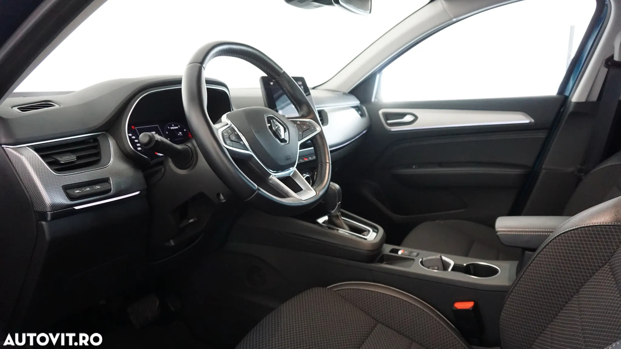 Renault Arkana MHEV 160 EDC Techno - 11