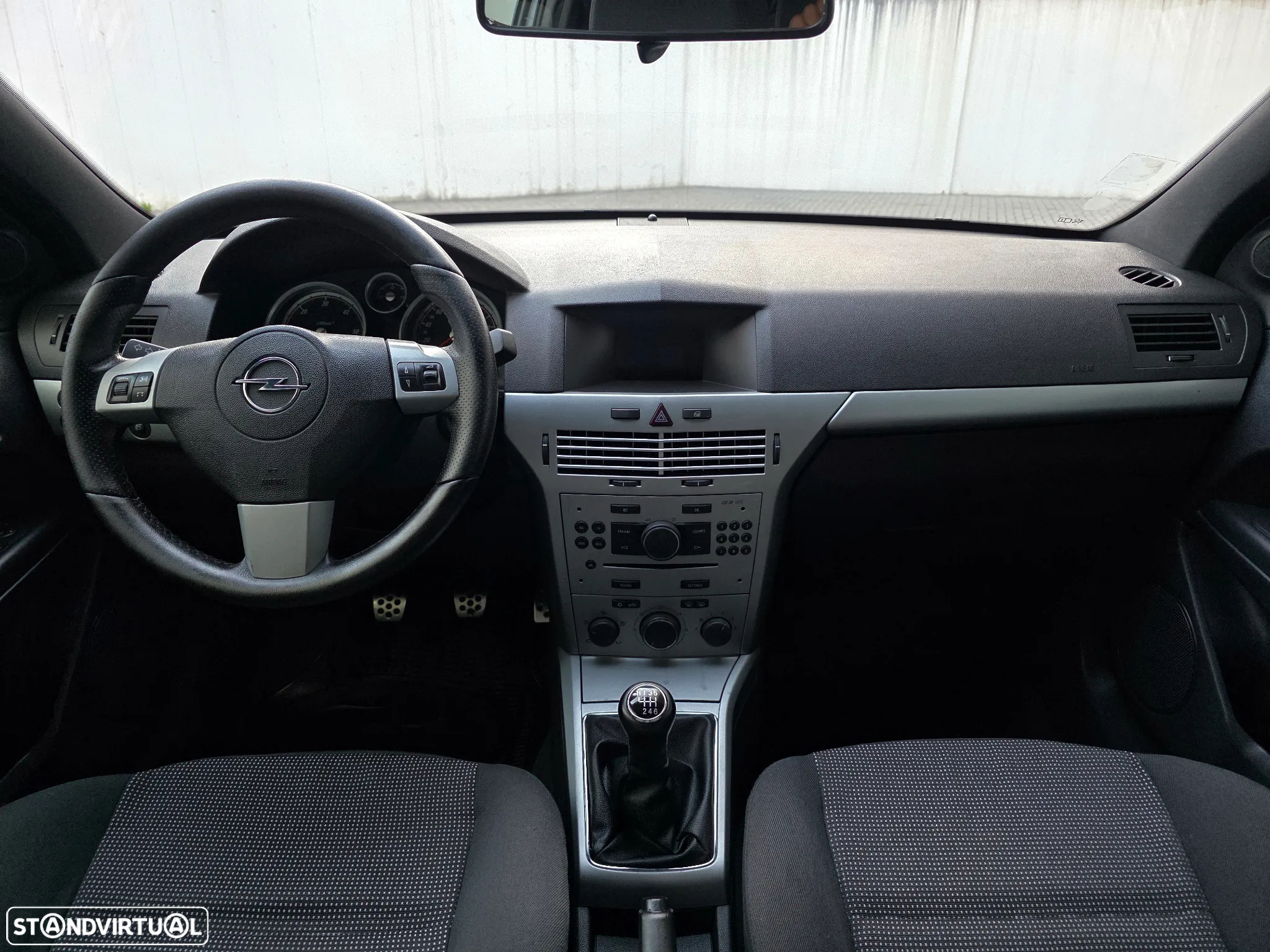 Opel Astra GTC 1.3 CDTi - 38