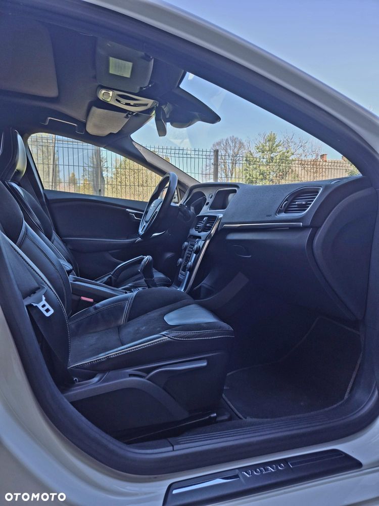 Volvo V40 D3 R Design - 10