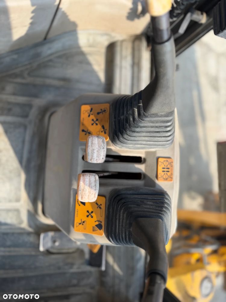 JCB 4CX - 8