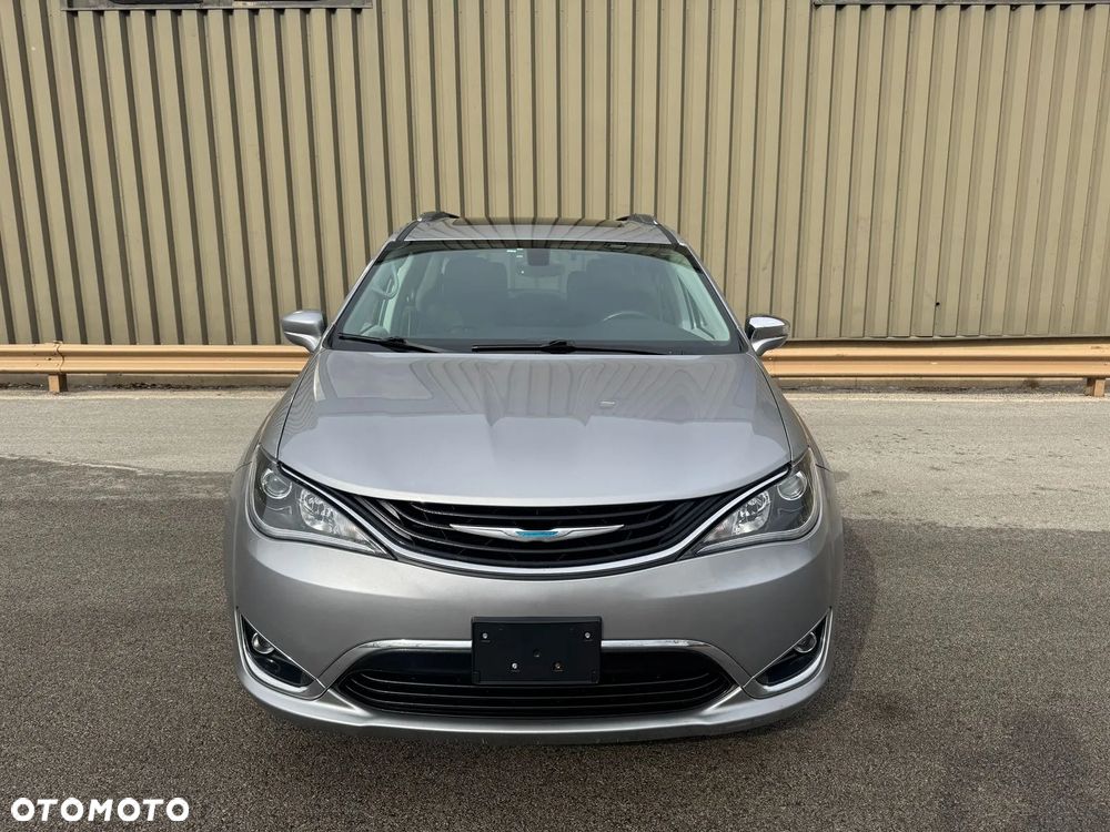 Chrysler Pacifica - 2