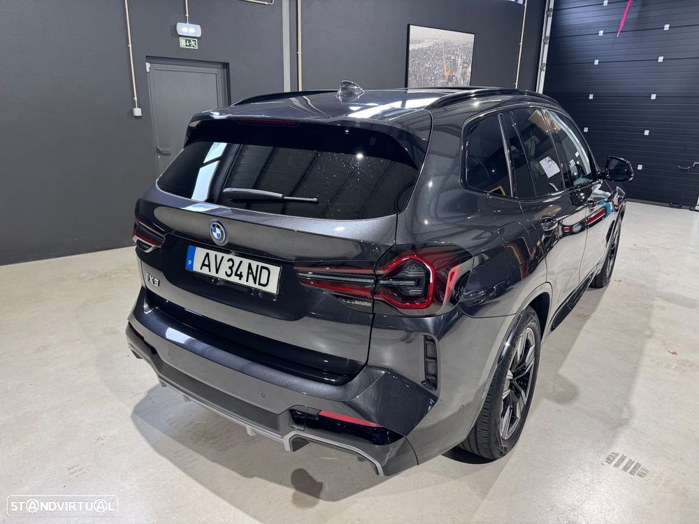 BMW iX3 M Sport Impressive - 11
