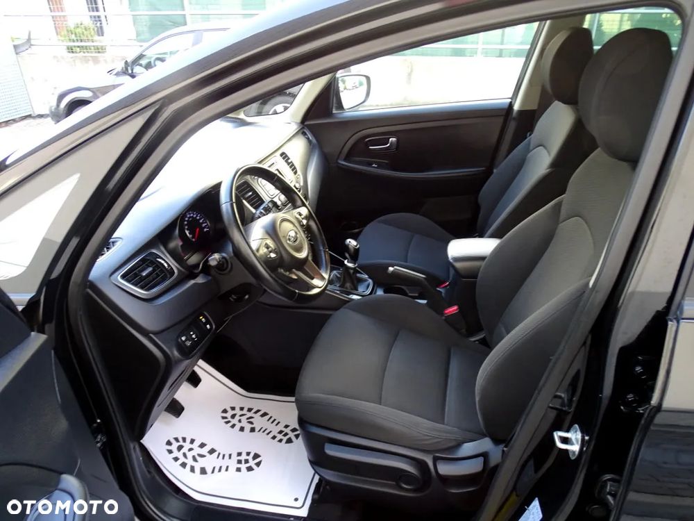 Kia Carens 1.6 GDI Attract - 11