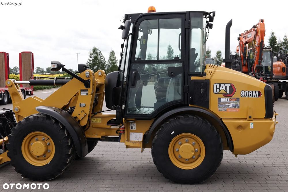 Caterpillar CAT 906M - 12