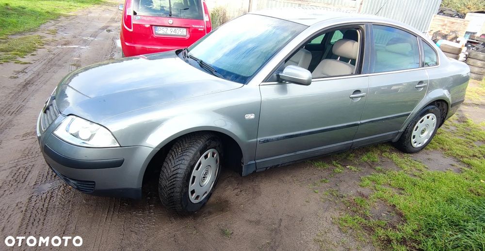 Volkswagen Passat - 1