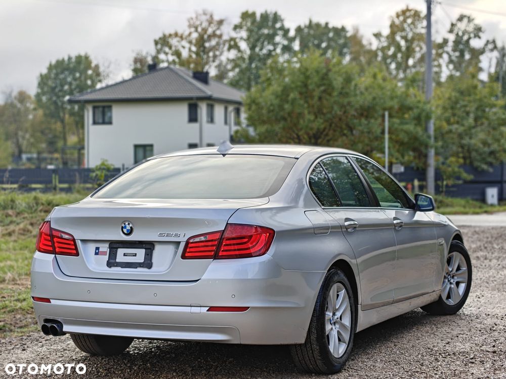 BMW 528I 2011 photo 2