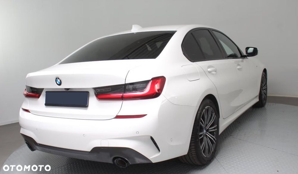 BMW Seria 3 320d xDrive Edition M Sport Shadow - 5
