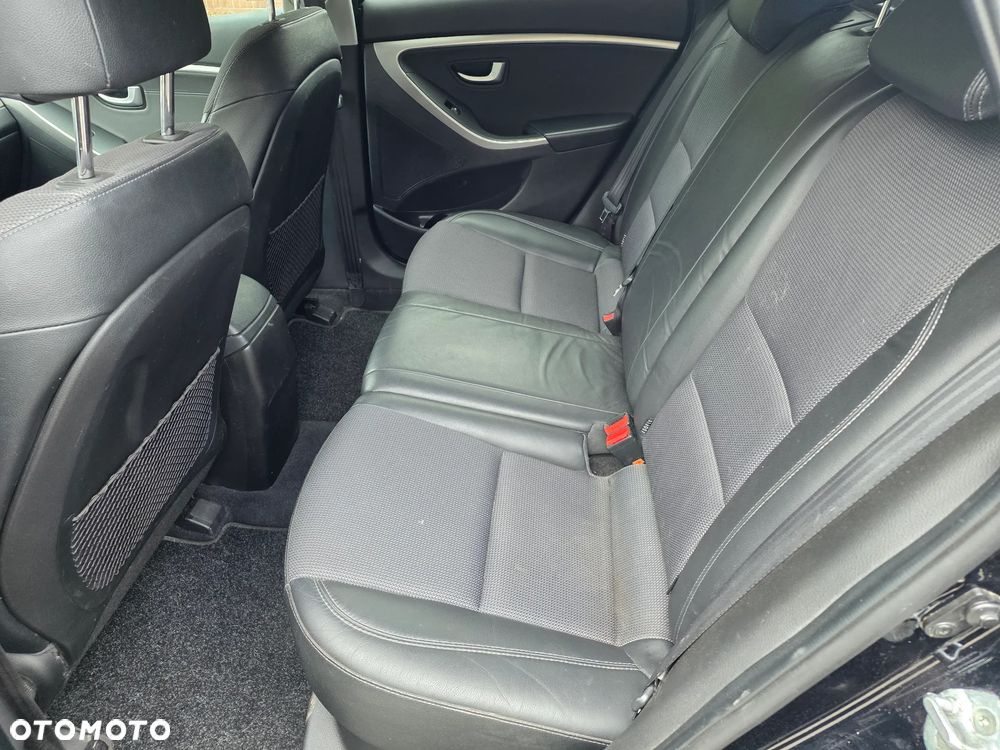 Hyundai i30 blue 1.6 CRDi Style - 13