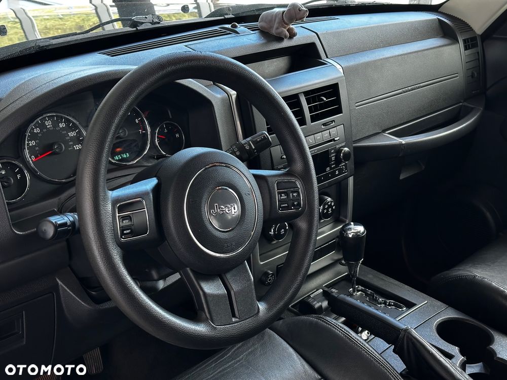 Jeep Liberty - 12