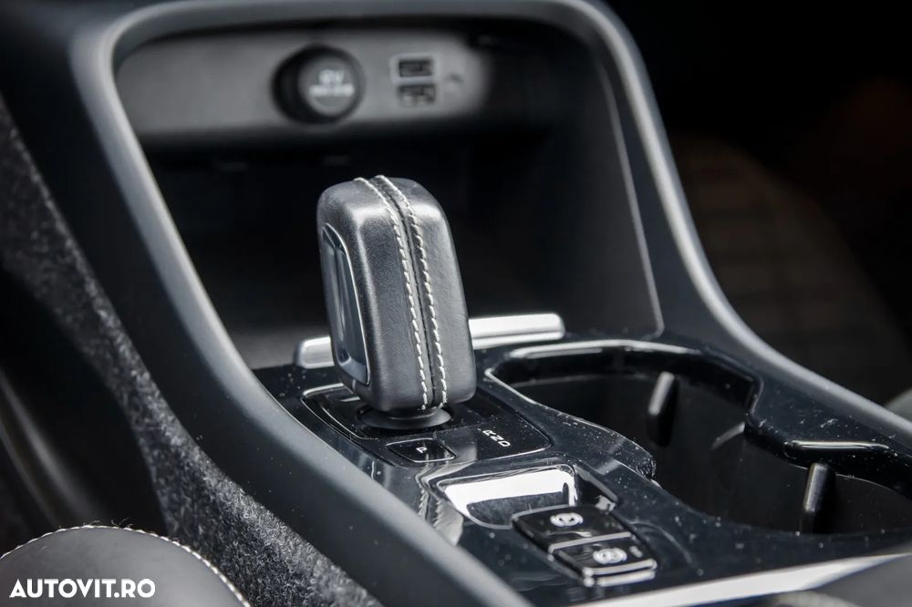 Volvo XC 40 D4 AWD Geartronic R-Design - 25