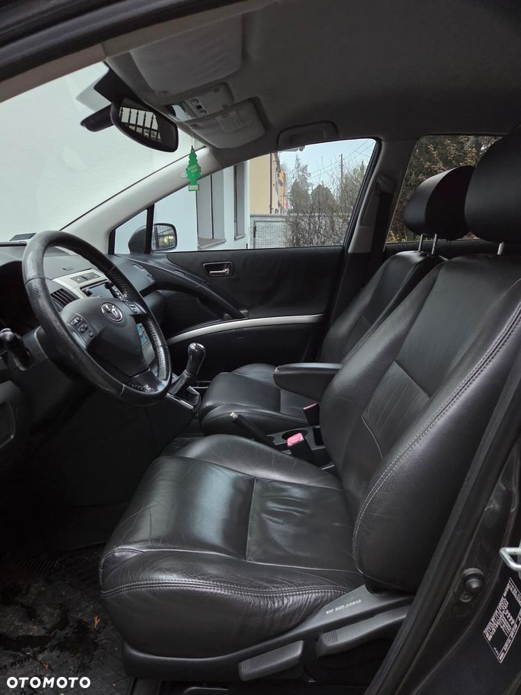 Toyota Corolla Verso 2.2 D-4D X 7os - 6