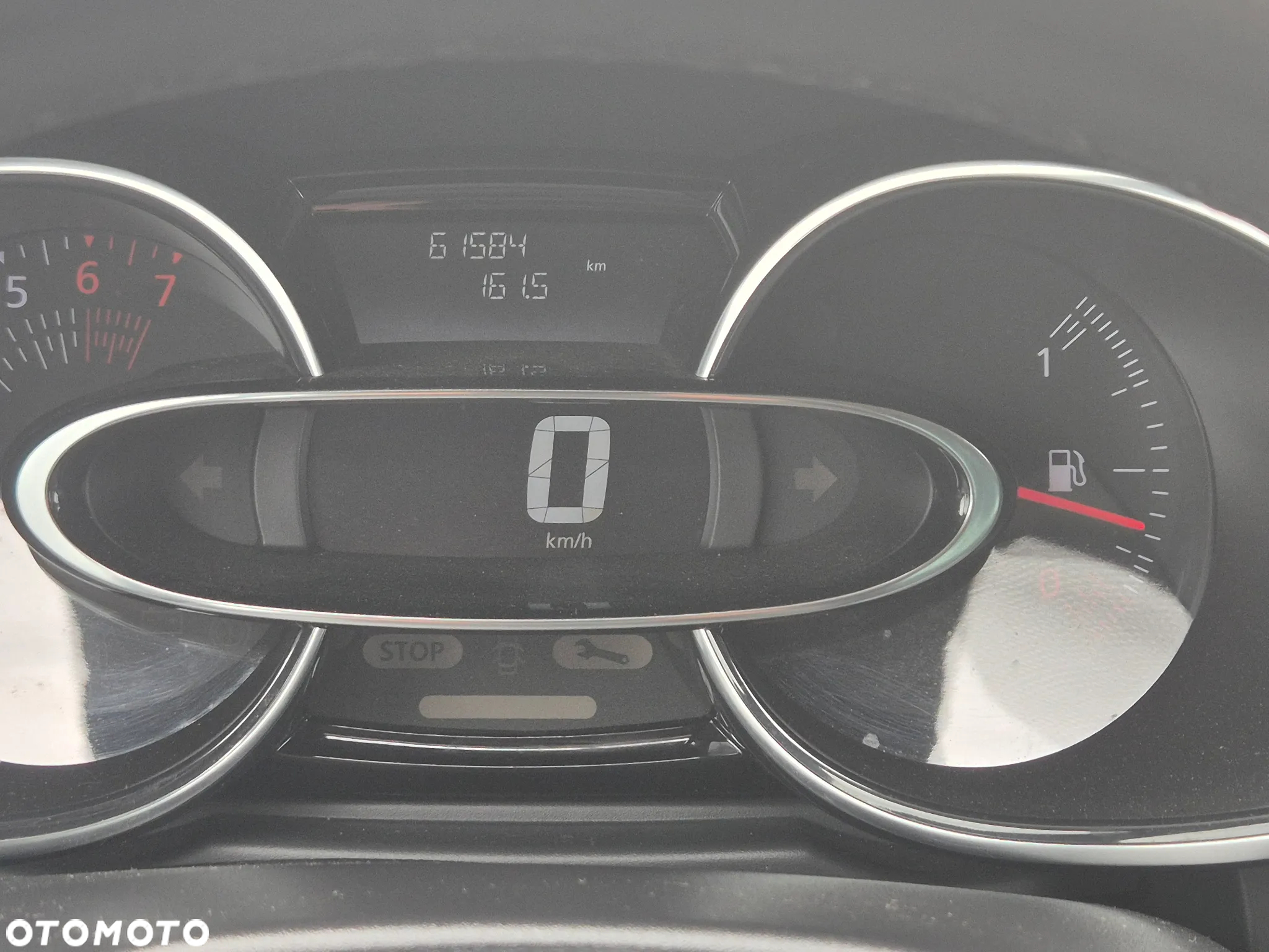 Renault Clio 1.2 16V Limited EU6 - 10